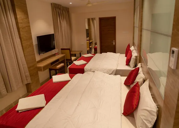 The Paradise Hotel - Luxury Stay